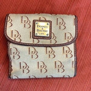 Vintage 90’s Dooney & Bourke Wallet.